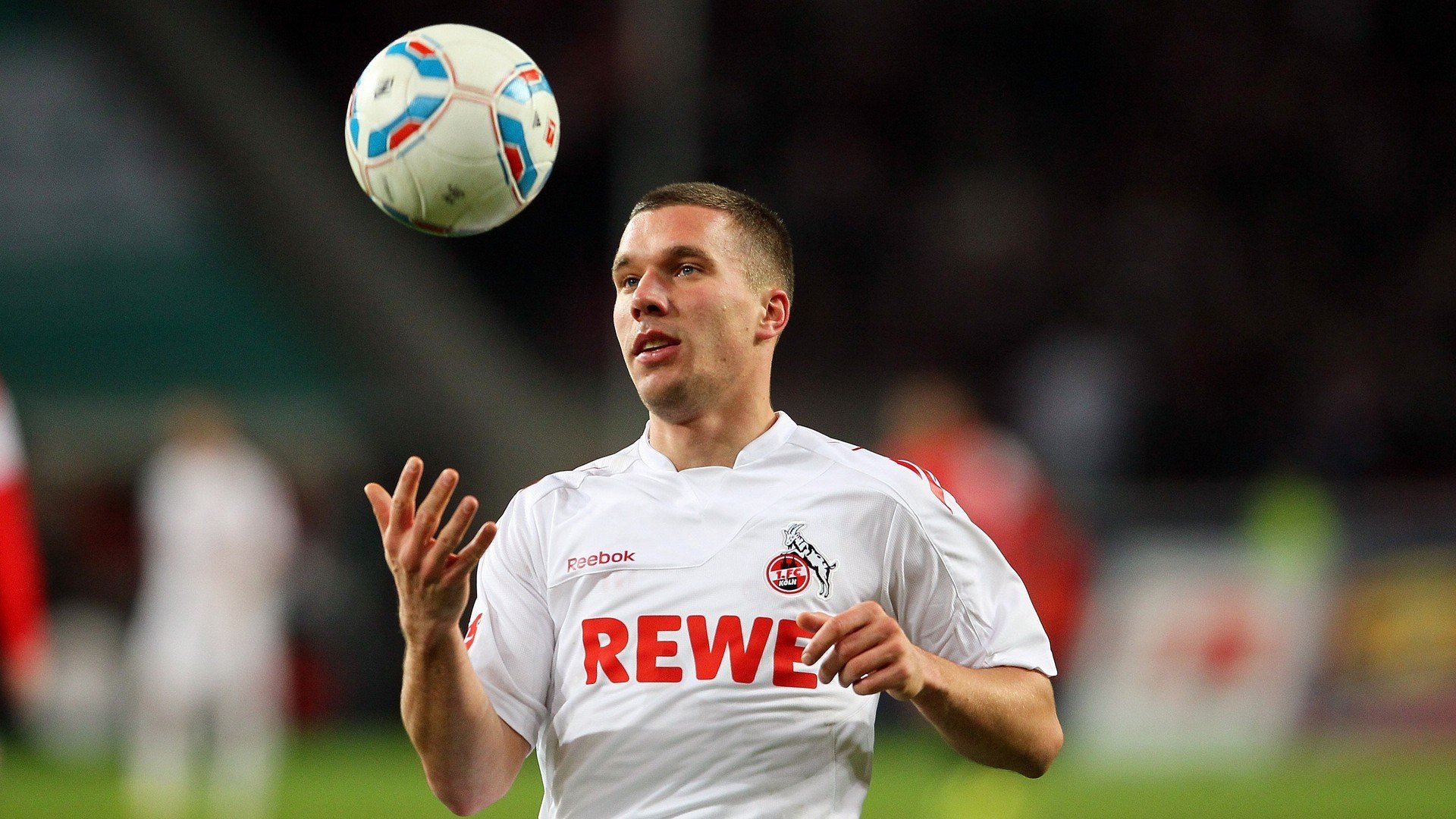 世界杯最新形势：川崎前锋高居榜首，罗马强势追赶，冠军归属成迷