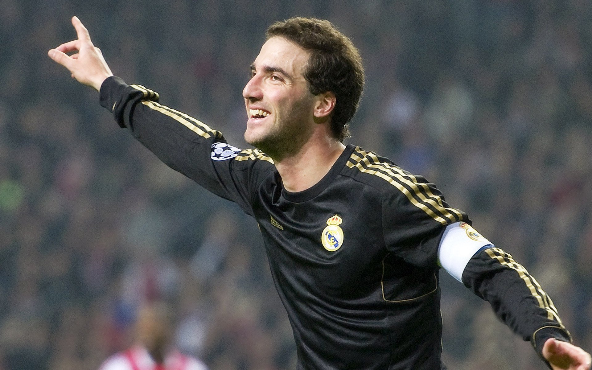 德甲最新形势：曼城高居榜首，那不勒斯强势追赶，冠军归属成迷